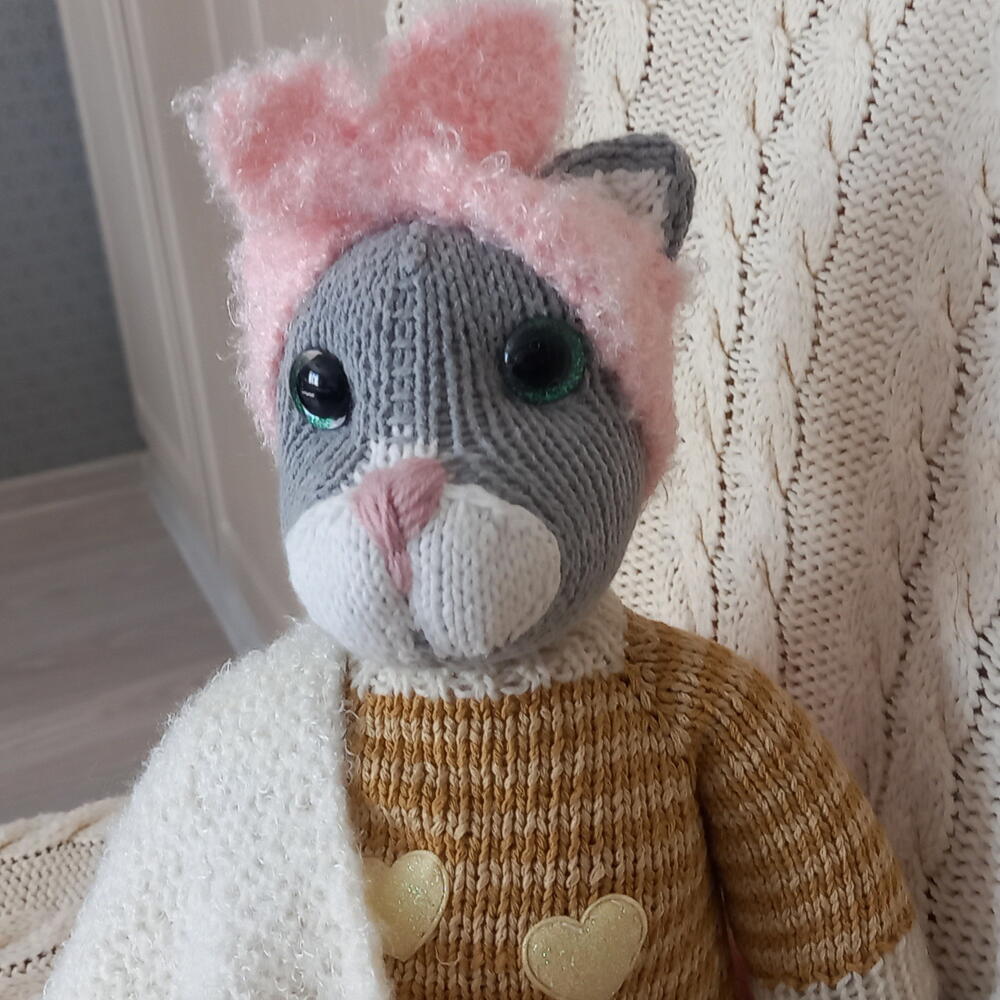 Кошечка Дина