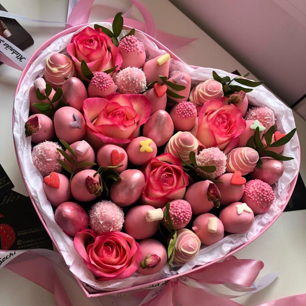Heart Box With Roses And Chocolate Covered Strawberries 6300 Rub Delivery In 4 H Flowwow Flower Delivery V Sochi