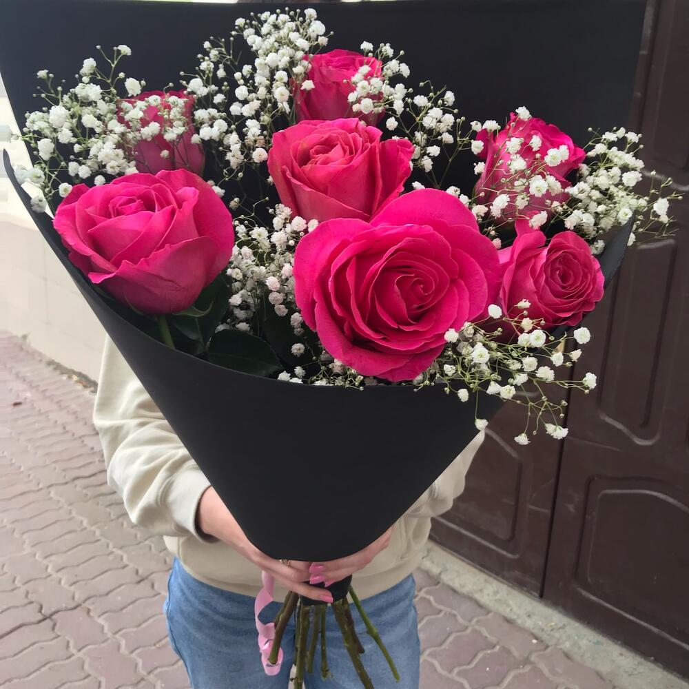 Яркий букет с розами
