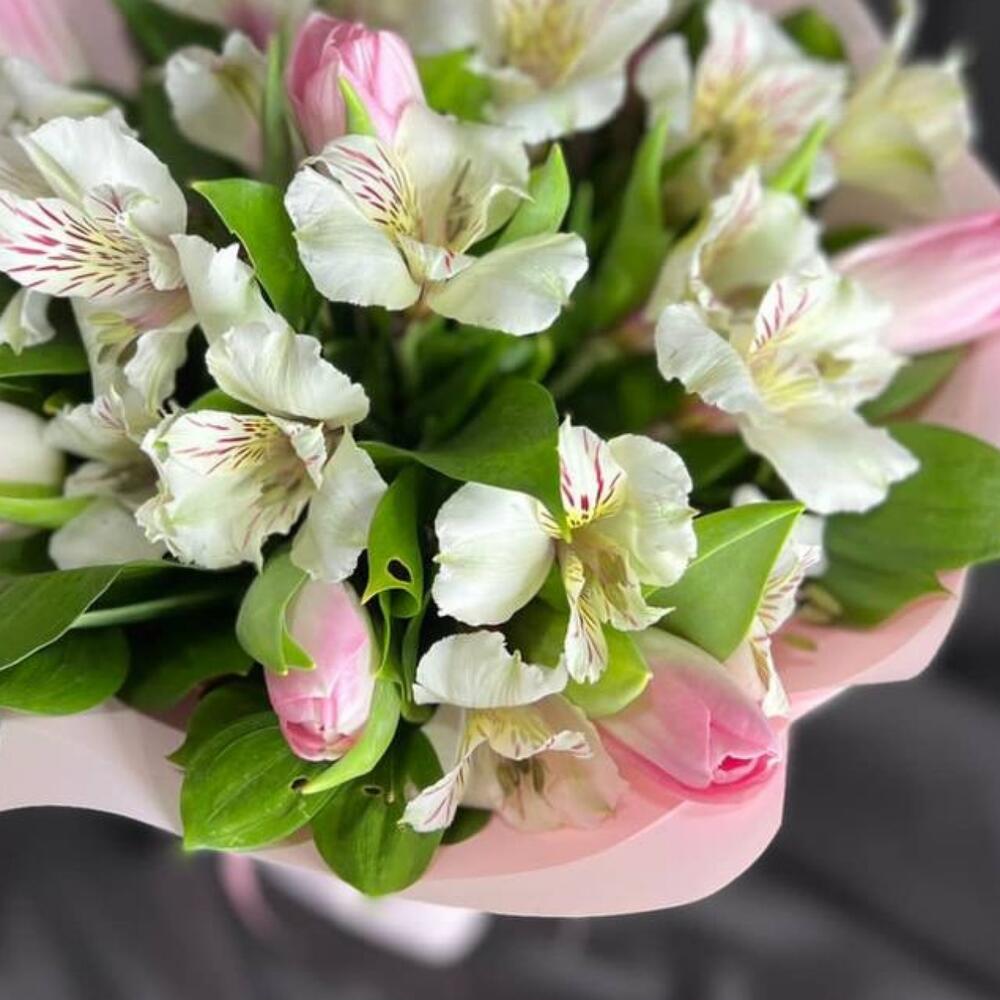 Tulipanes delicados en la decoración