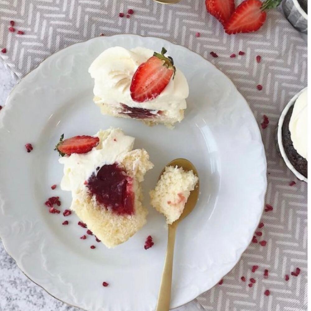 Капкейки для мамы с шоколадными зайчиками