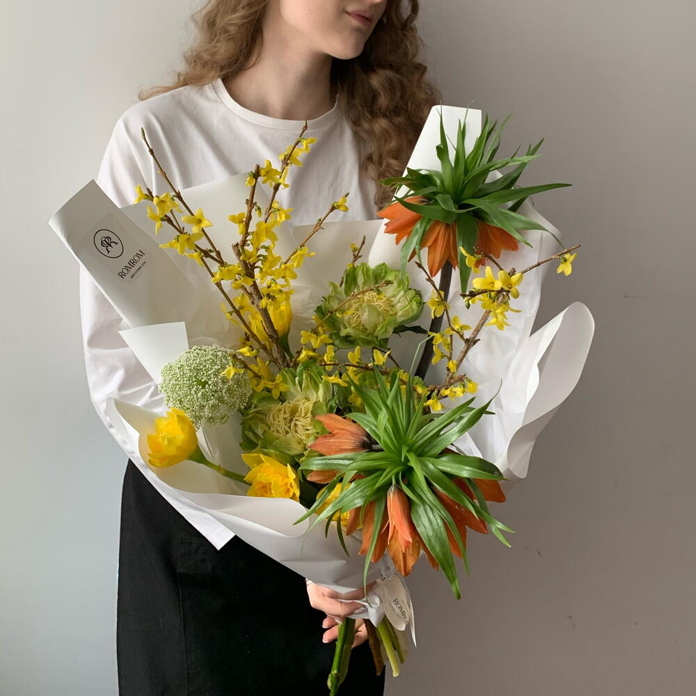 Яркий весенний букет с необычной фритиллярией, Цветы Санкт-Петербург ...