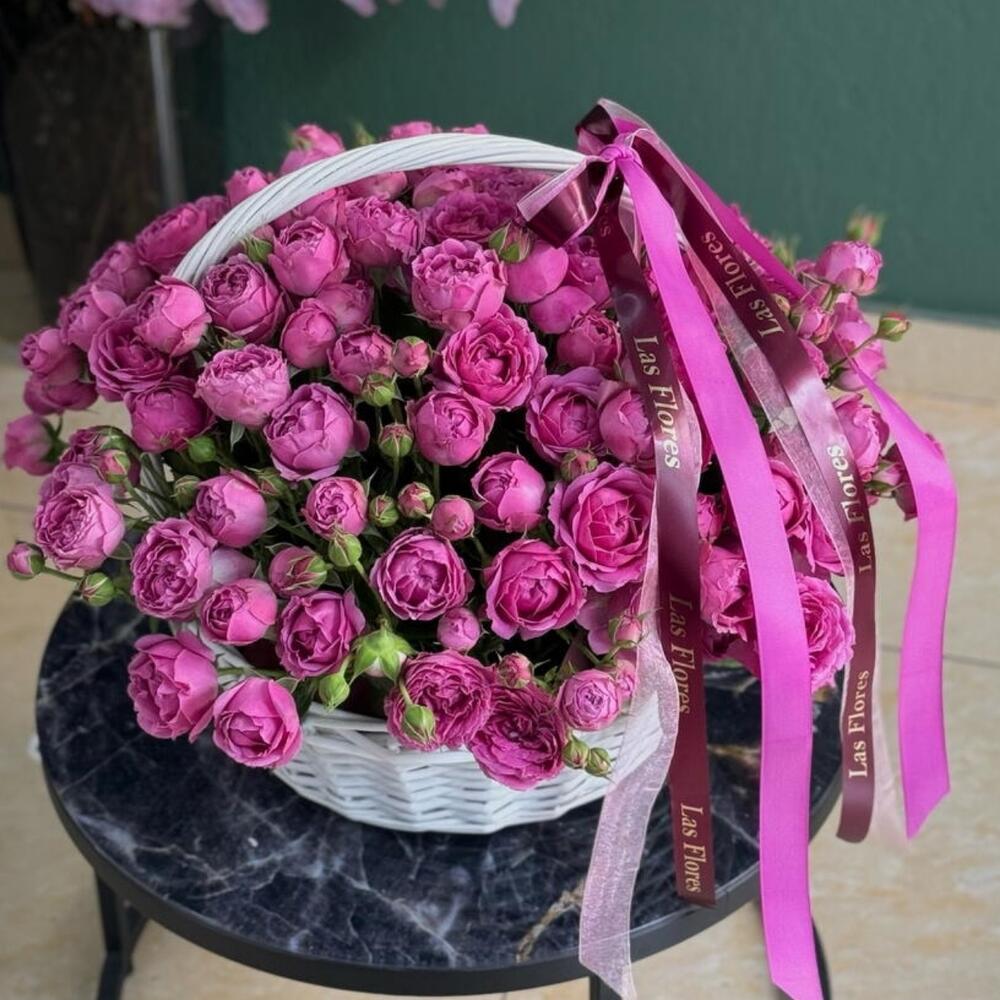 Корзина с пионовидными  розами