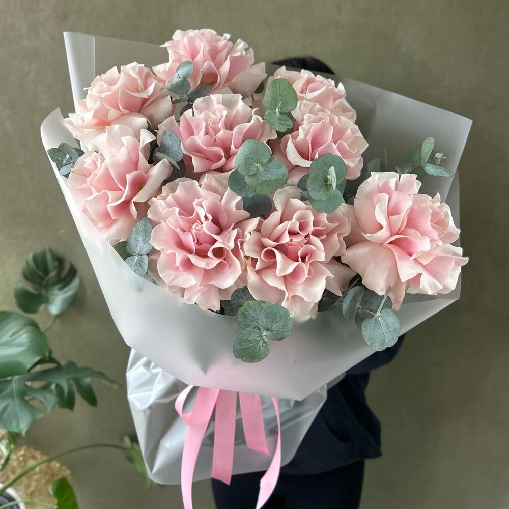 Французские розы Pink Mondiale, 9 роз с эвкалиптом