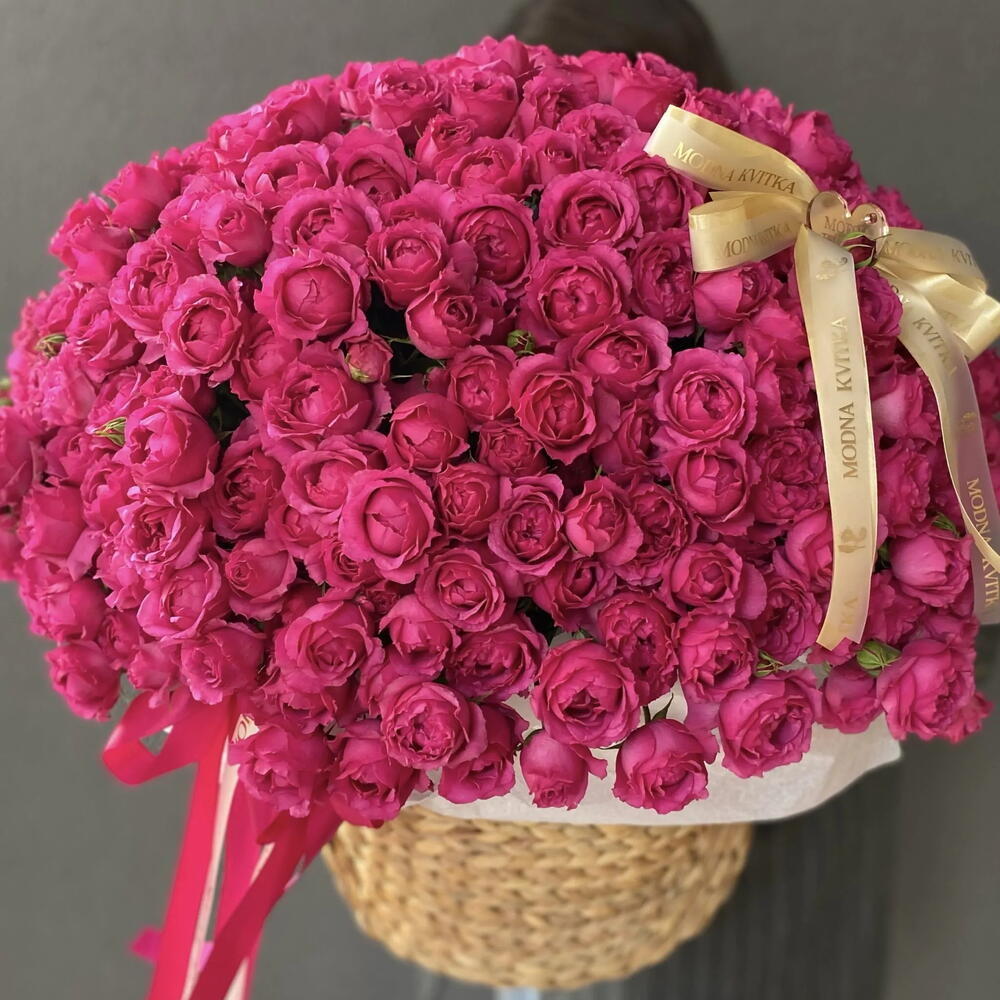 Корзина с кустовыми розами «Идеальный подарок» Buyr Flowers