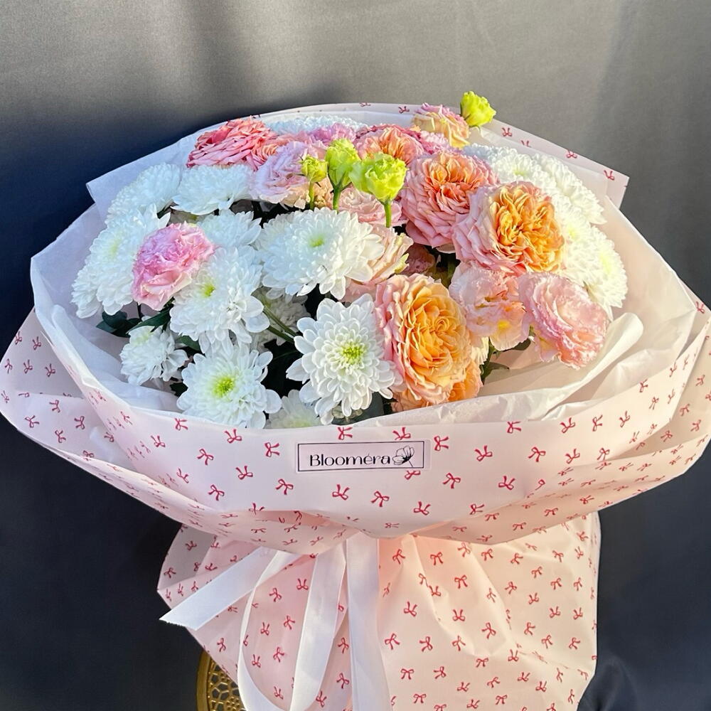 Bouquet of chrysanthemums and spray roses