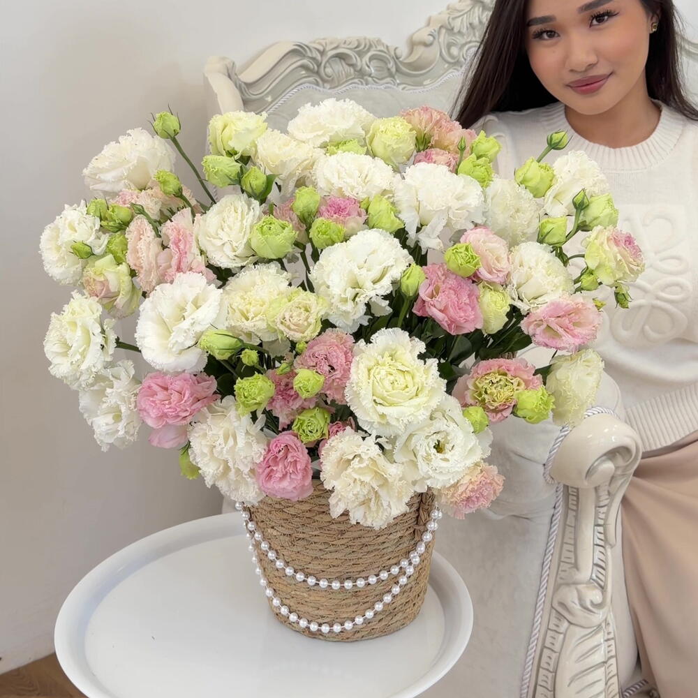 Lisianthus in a planter size M