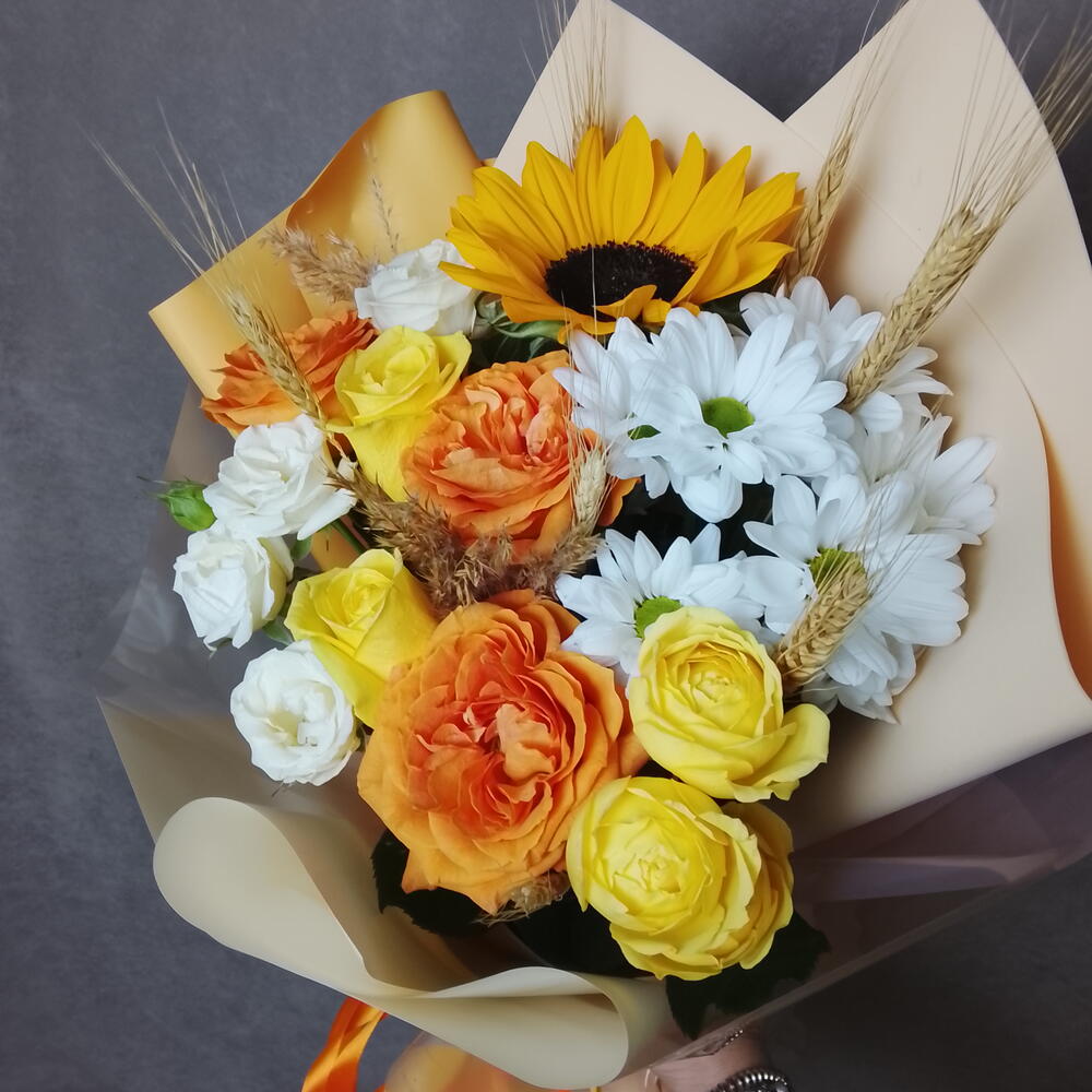Подсолнух с розами и колосьями 💛