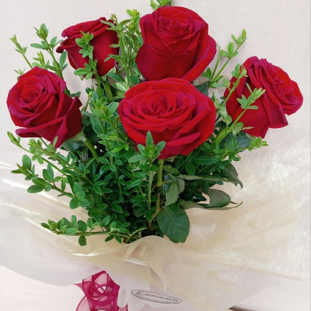 Elegant 5 Holland Roses
