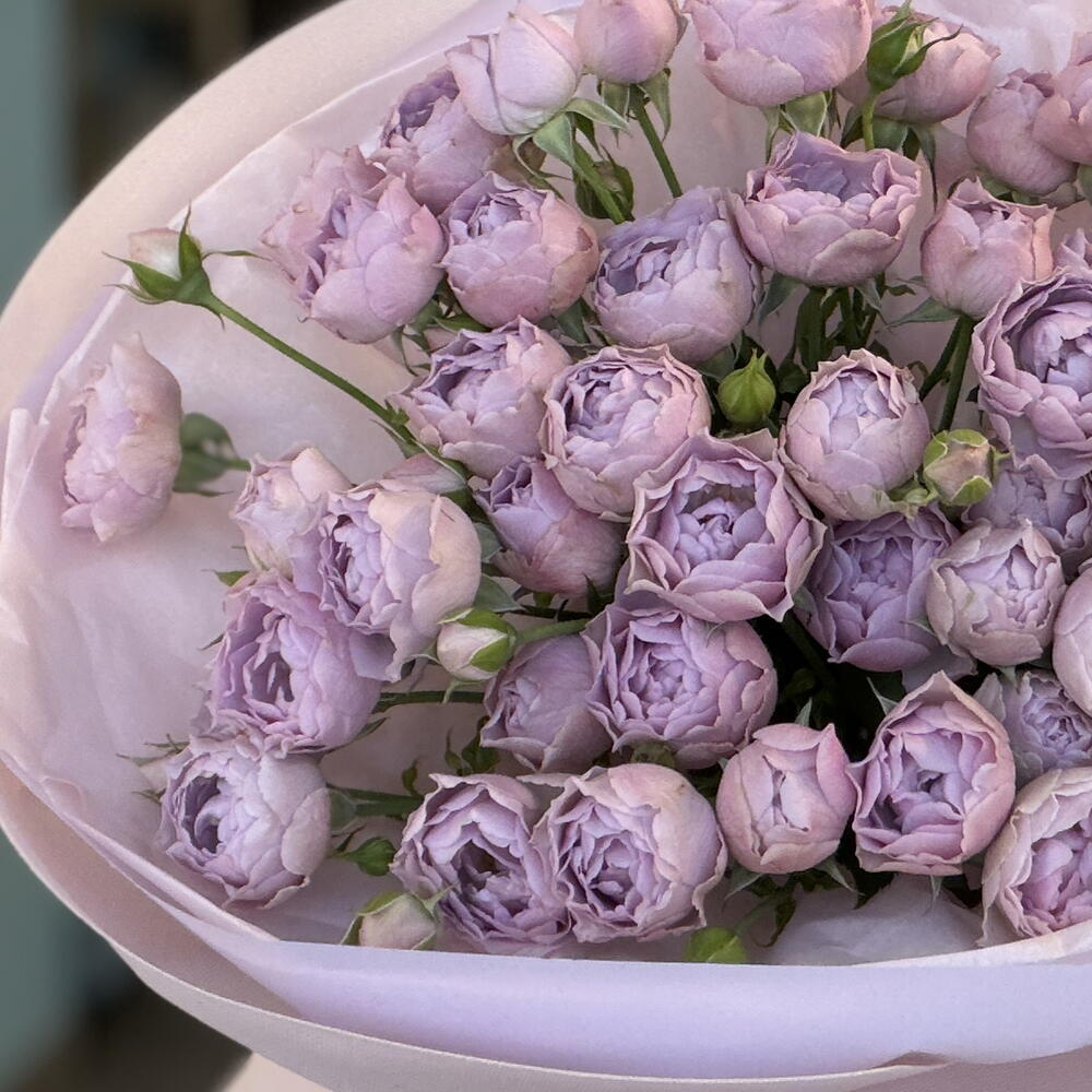 Букет кустовых пионовидных роз 💜