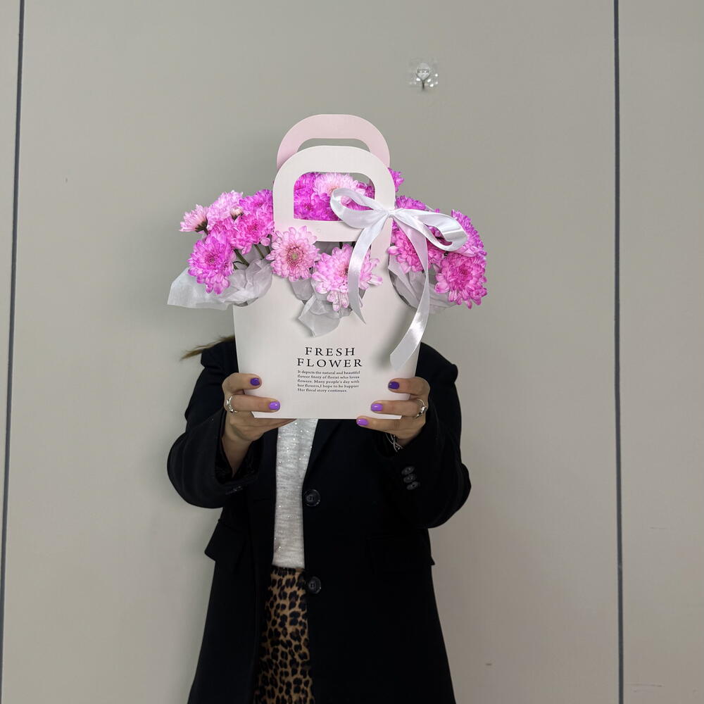 Handbag with pink chrysanthemums