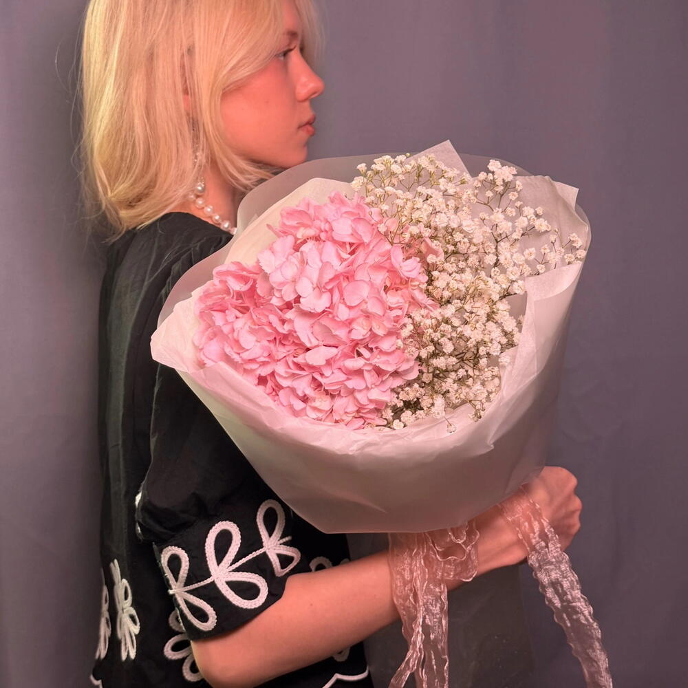 Букет (S) :  с гортензией и гипсофилой💕