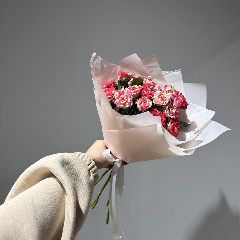 Букет -комплимент из кустовой розы 🌹