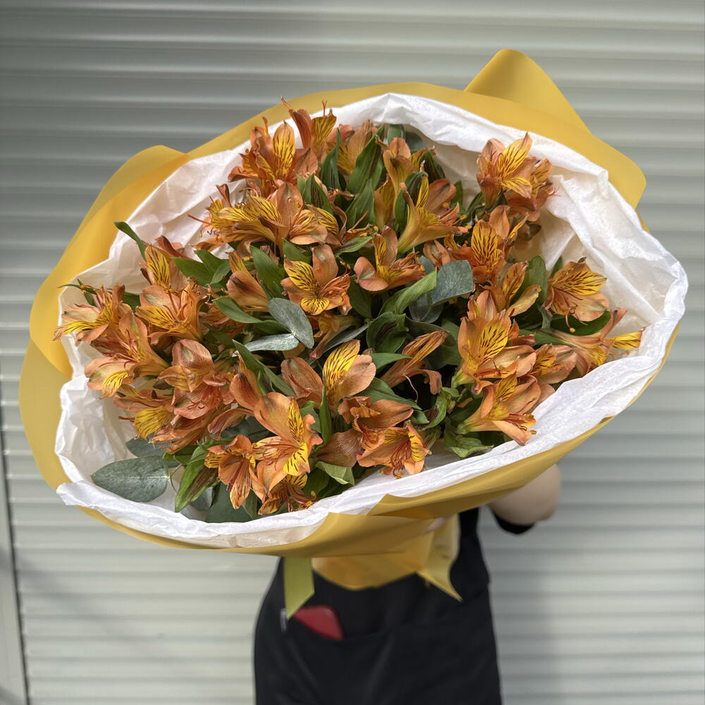 Букет-комплимент 🍊из апельсиновых альстромерий