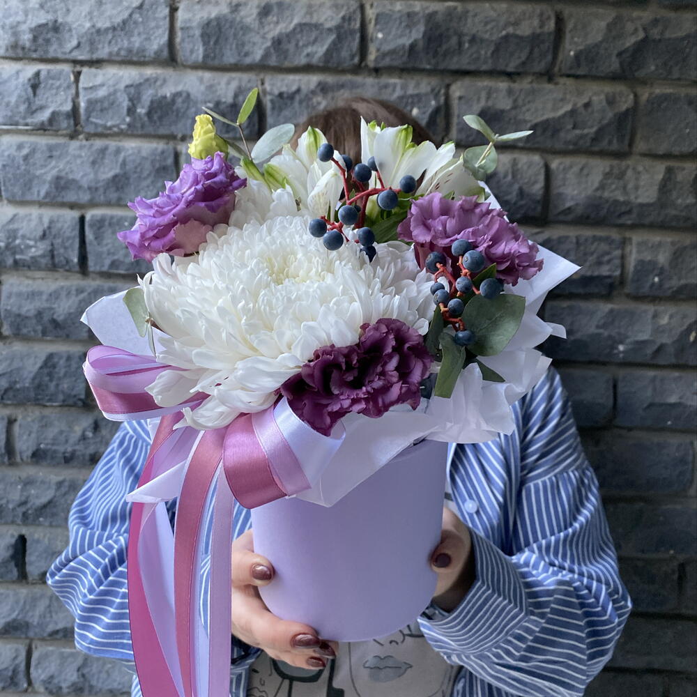 Композиция эустомой и ягодками🍓🥰
