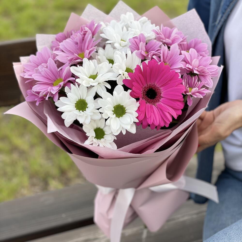 Bouquet of Summer memories made of chrysanthemum and gerbera