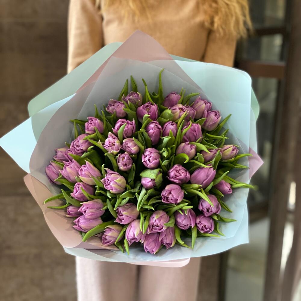 Пионовидные лавандовые тюльпаны