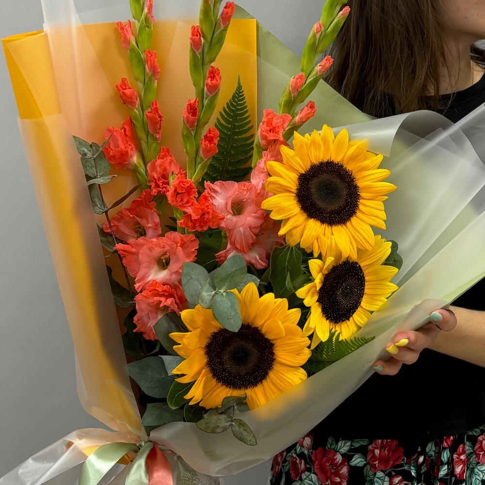 Букет подсолнух и гладиолус💛