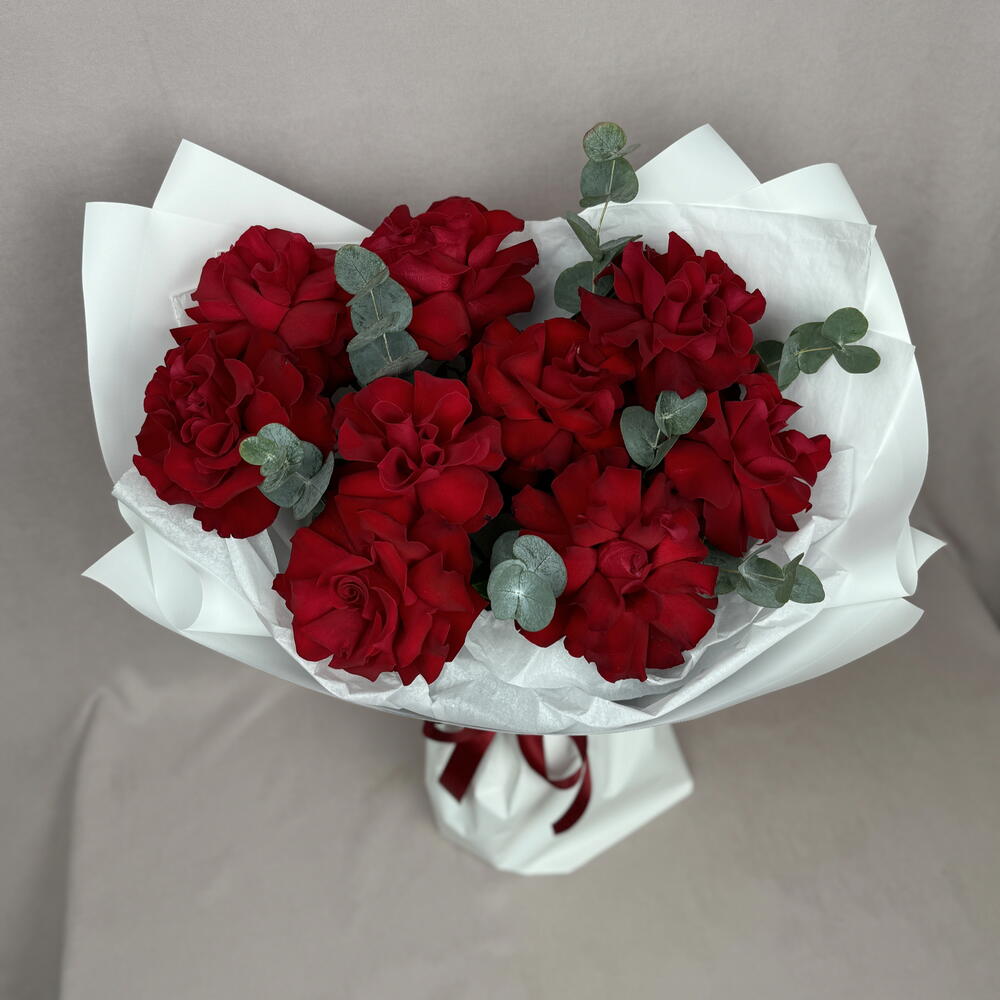 Красные французские розы