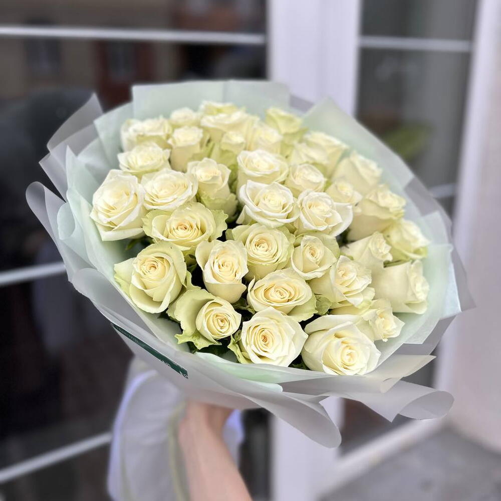 Белый ангел из 35 кенийских роз