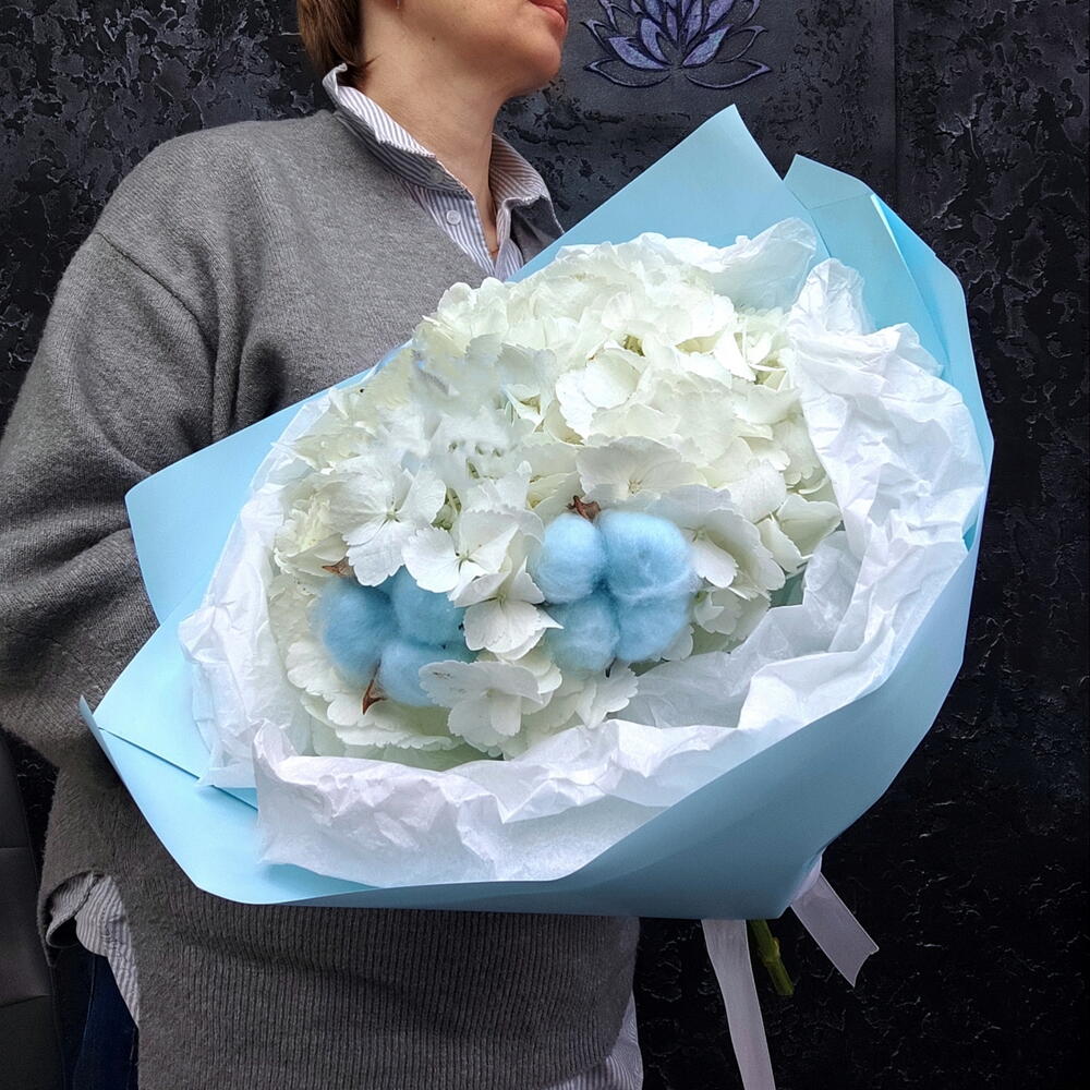 Букет "Воздух" с гортензией и хлопком