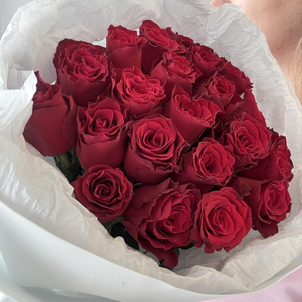 Букет из 21 красной розы в упаковке Ф😍
