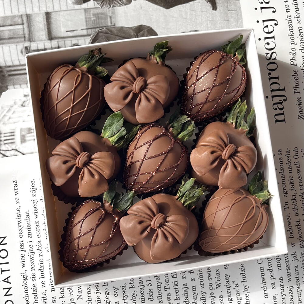 Клубника в молочном шоколаде 9 шт