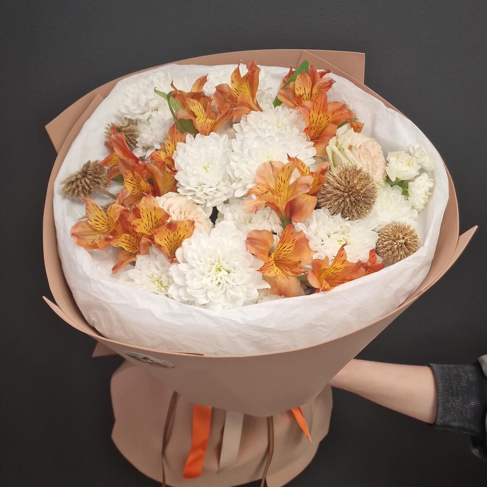 Букет с мордовником