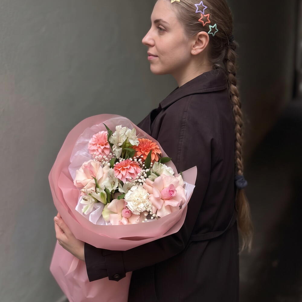 Букет с георгинами