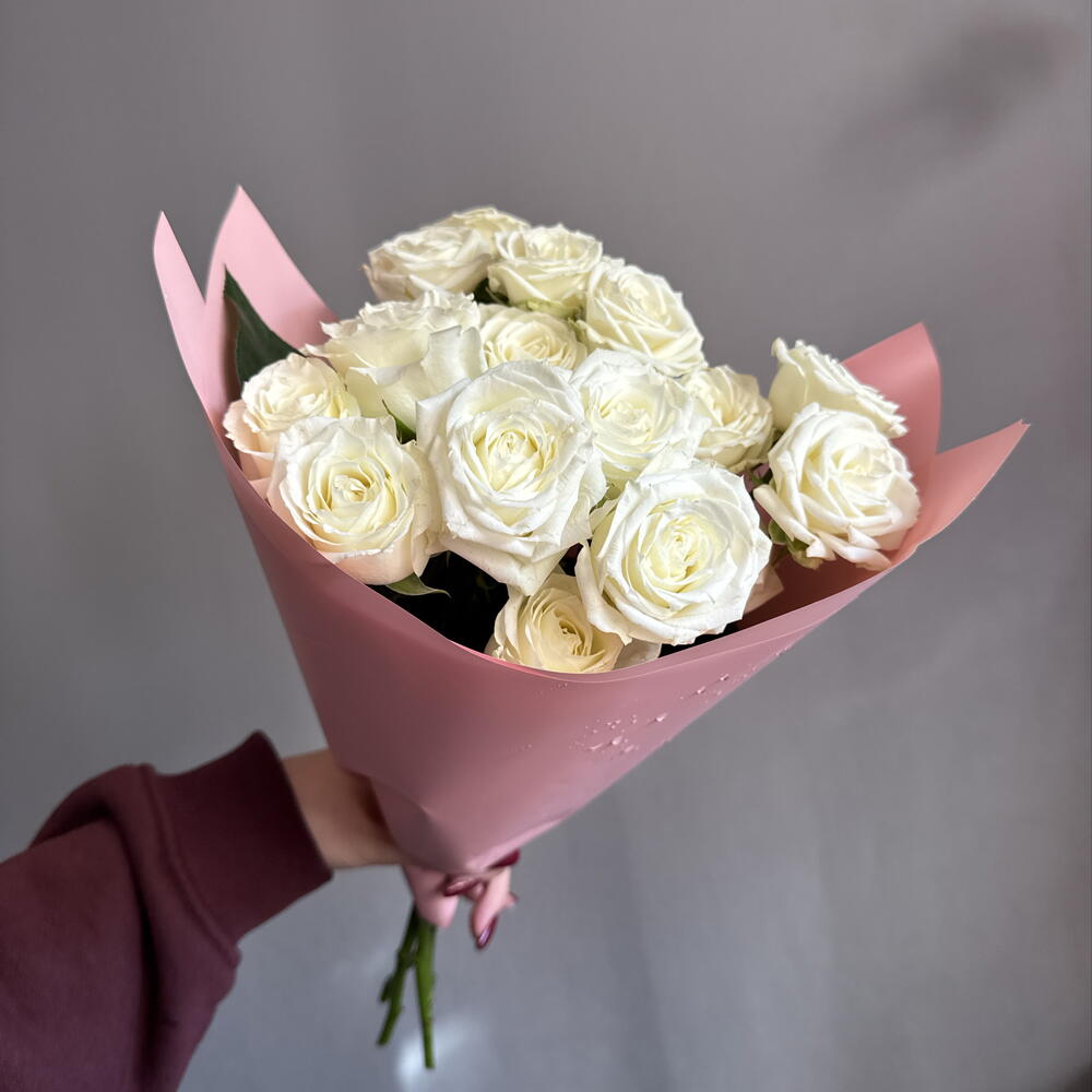 Комплимент белые кустовые розы