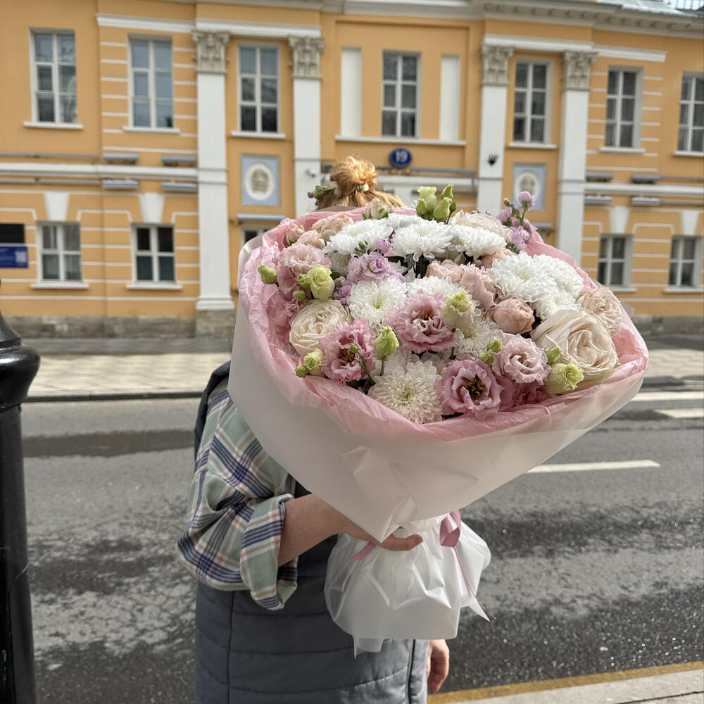 Букет с розой и эустомой
