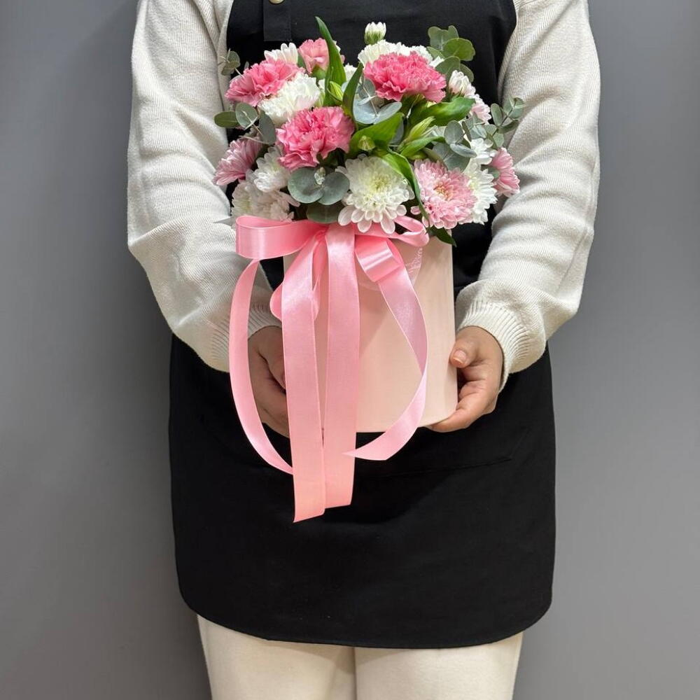 🌸Композиция с диантусами в шляпной коробке