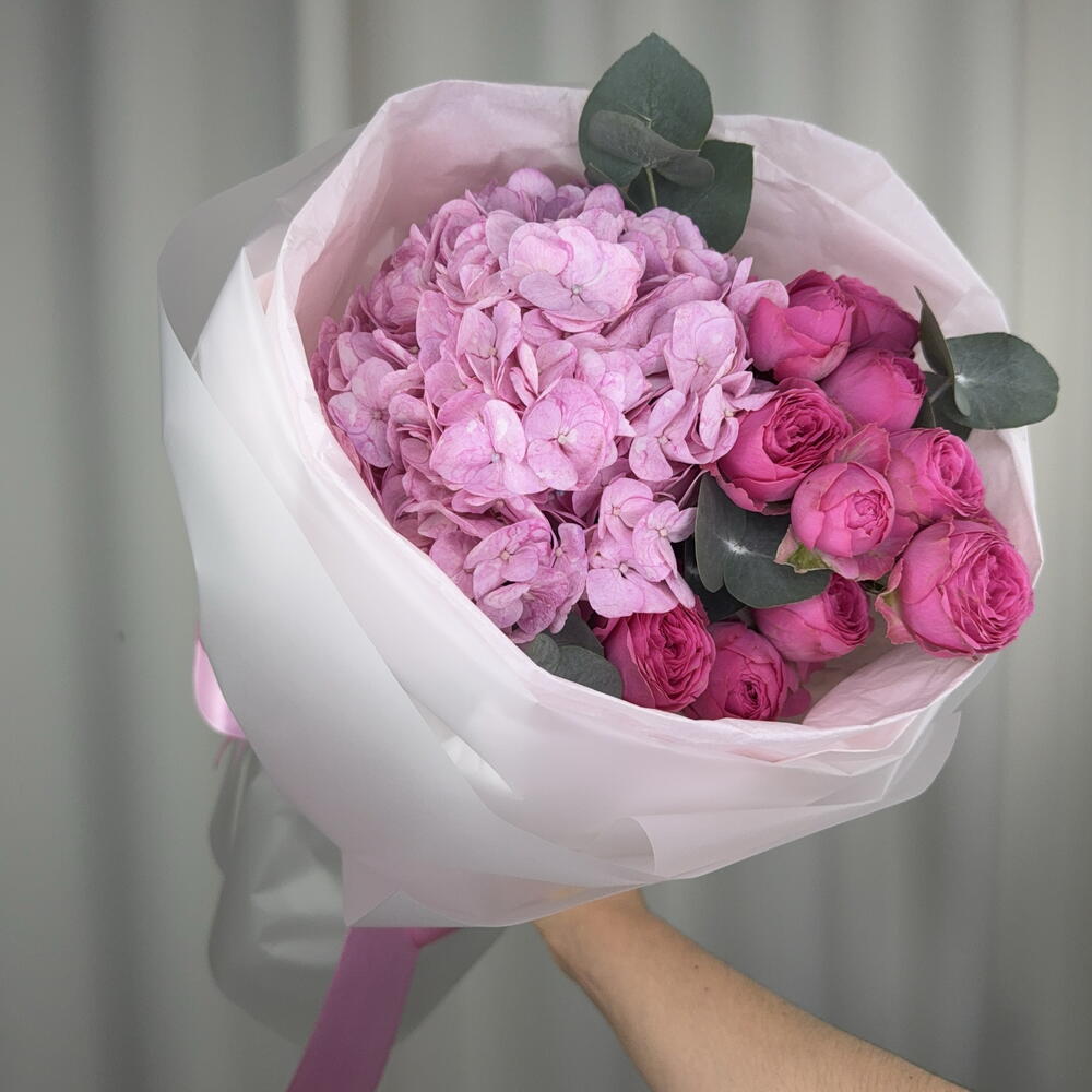 💕☺️ Букет комплимент с гортензией и кустовыми розами