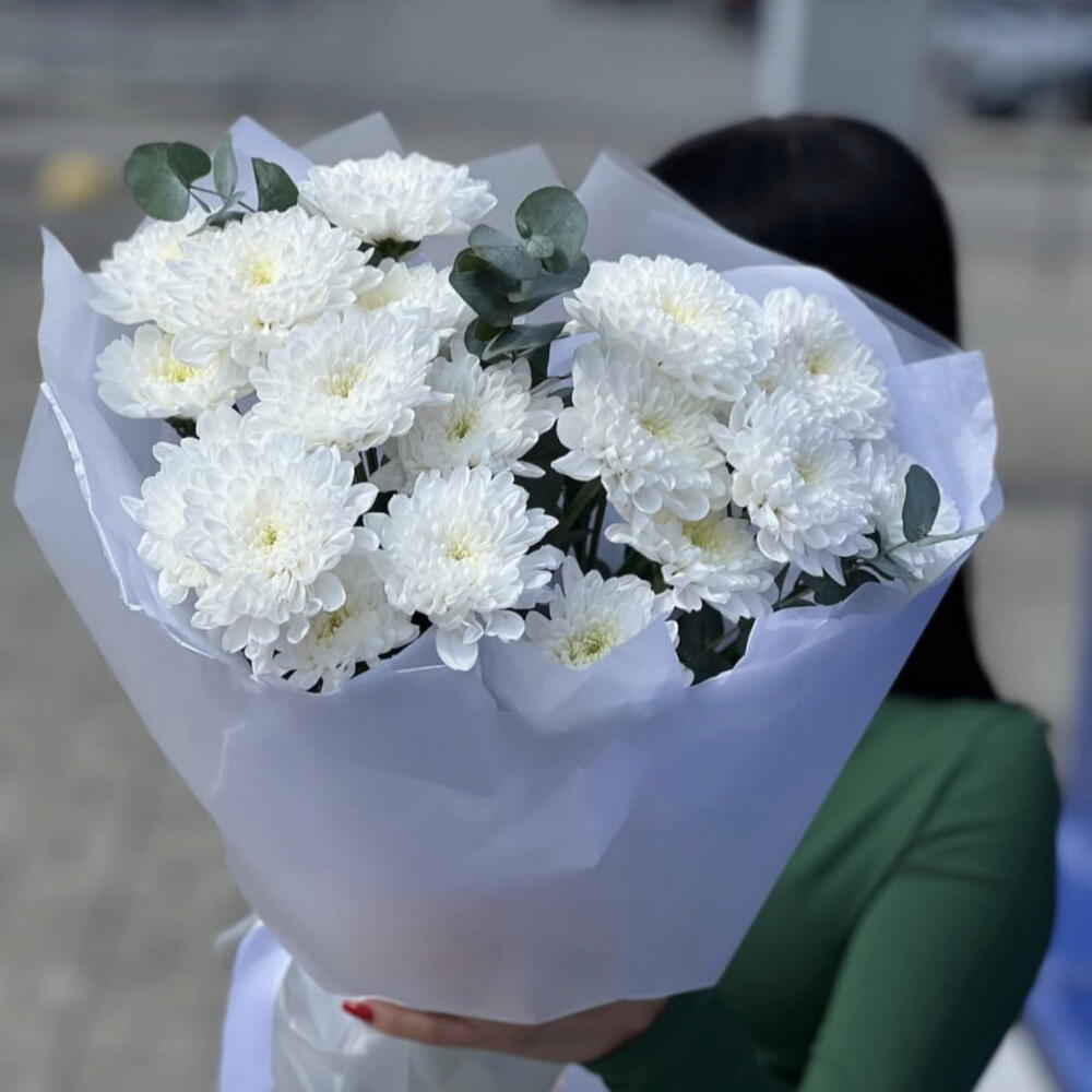 Букет «Белое облачко» из 3 веток пушистых хризантем и ароматного эвкалипта