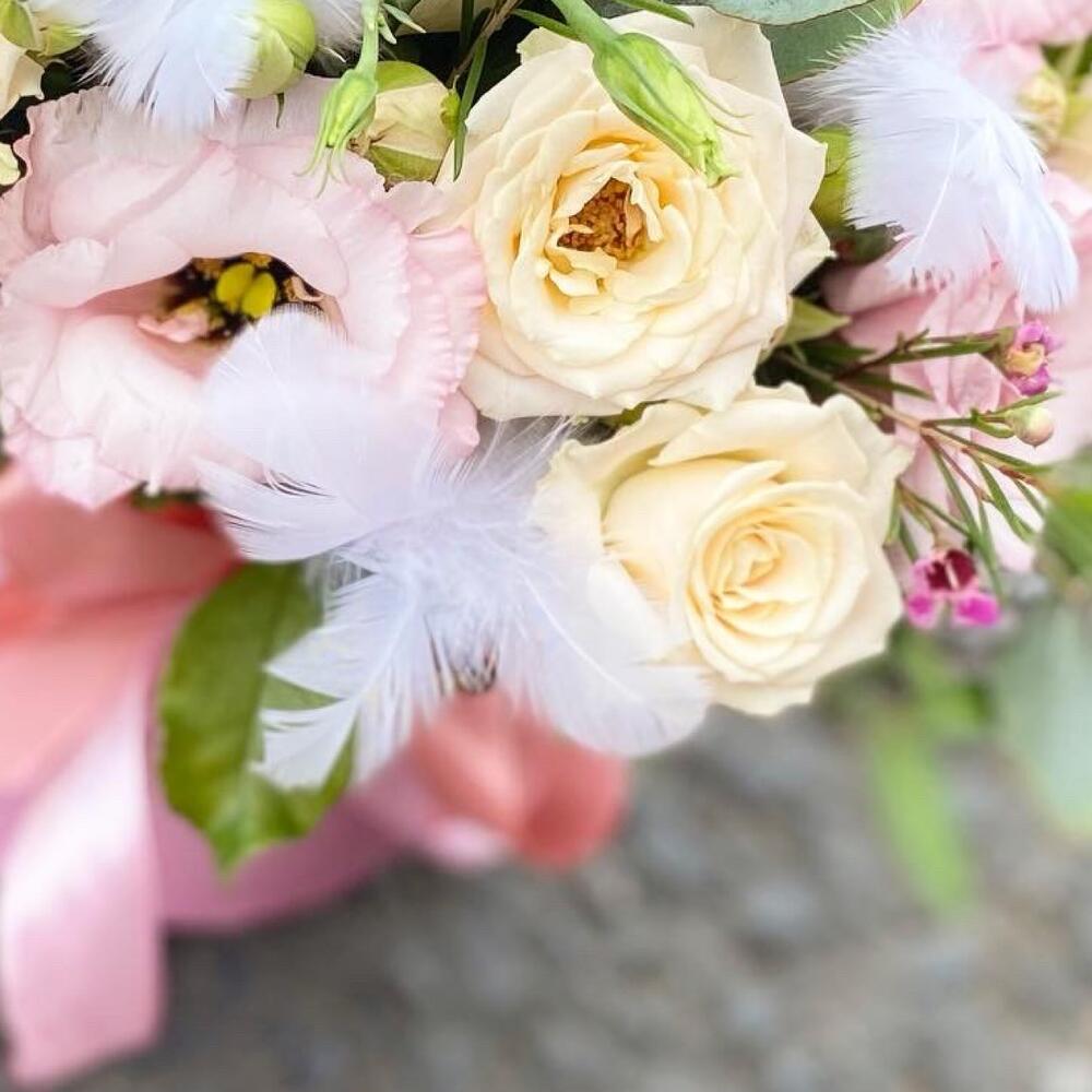 Композиция в коробочке, Цветы и подарки в Твери, купить по цене 1500 ...