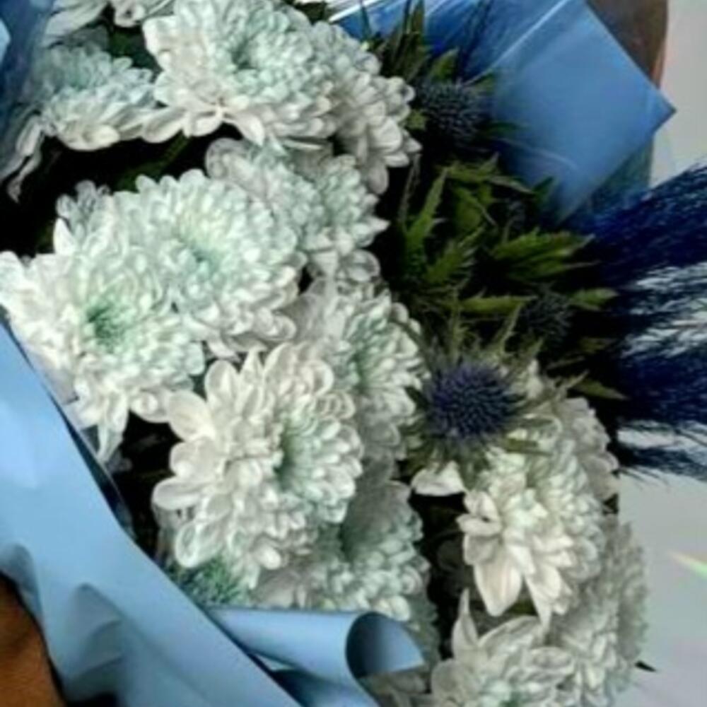 Букет из хризантем, Эрингиума и пампаса