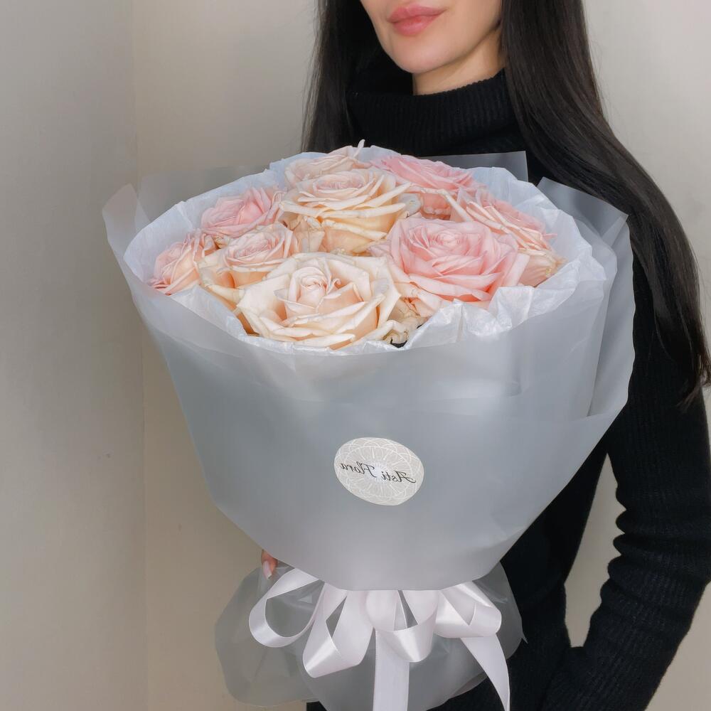 Розовые розы