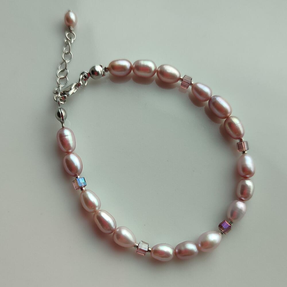 Natural ash-pink pearl bracelet with crystal inserts
