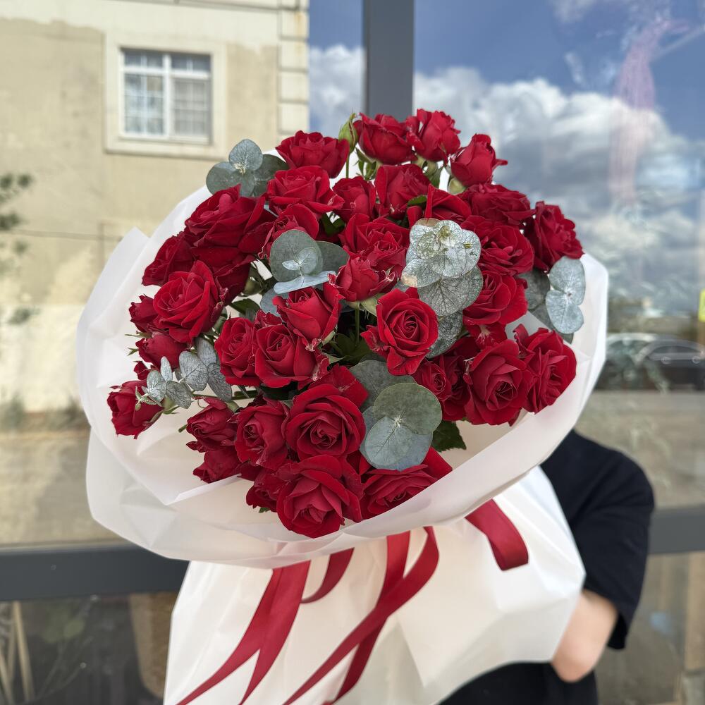 Кустовые розы и эвкалипт♥️