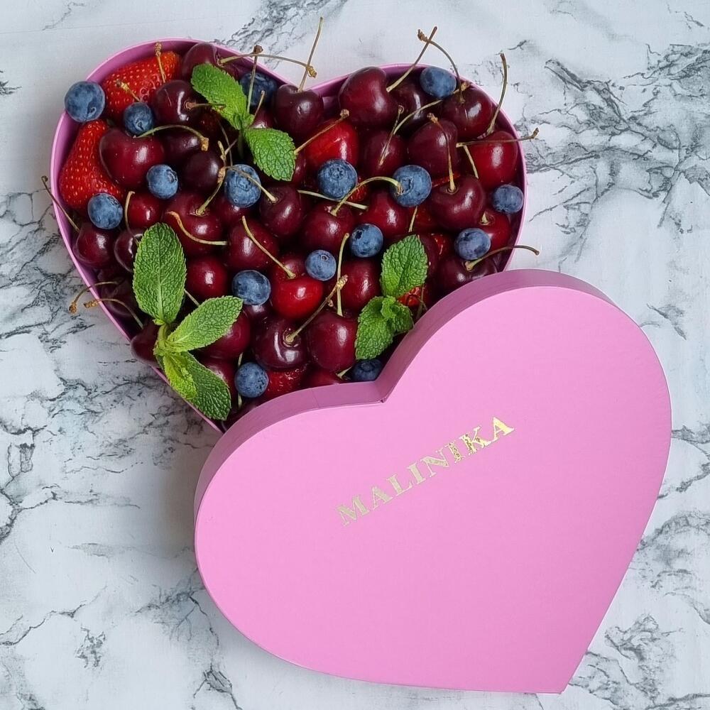 Коробка с черешней 🍒