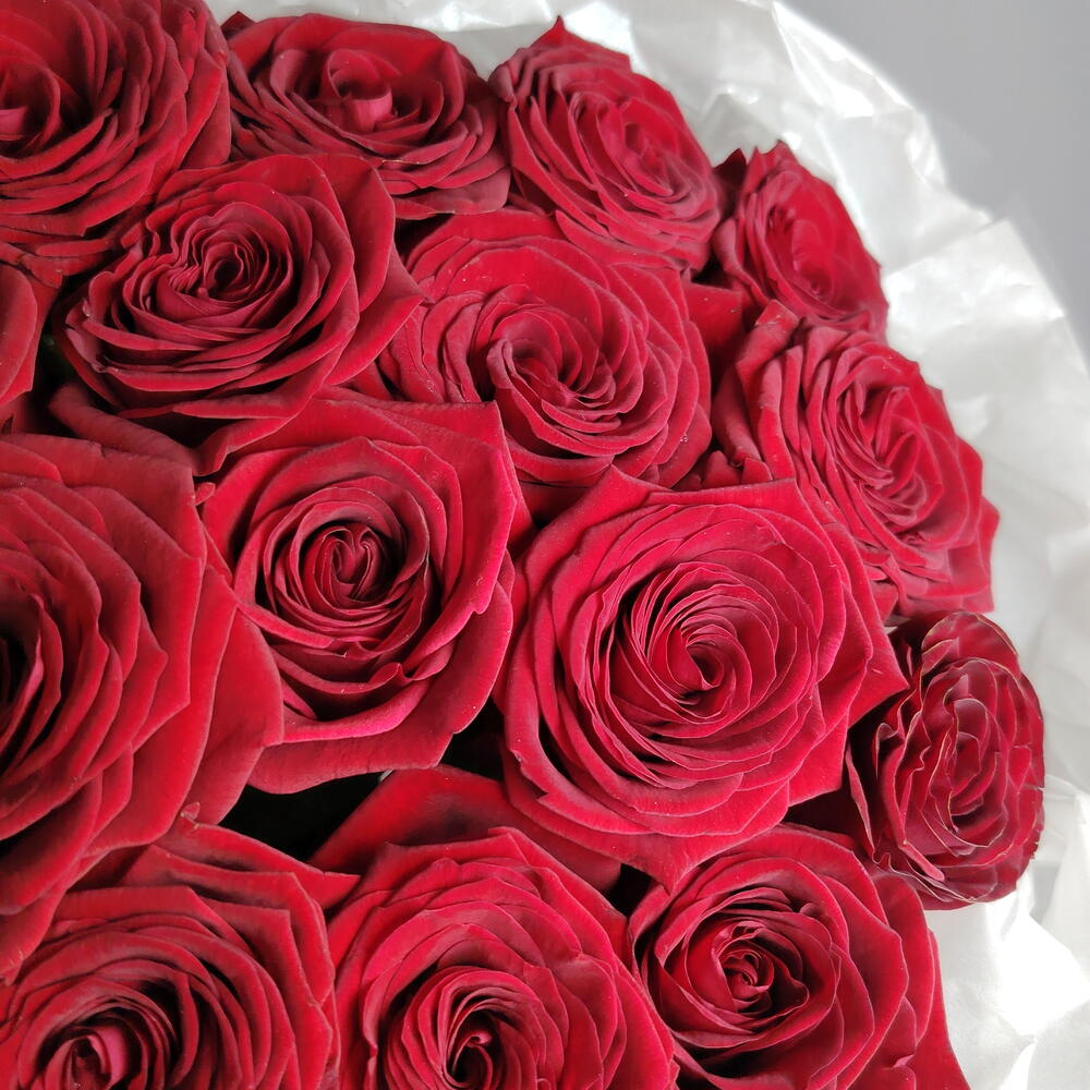🍒 Букет из 15 красных роз Ред Наоми🌹
