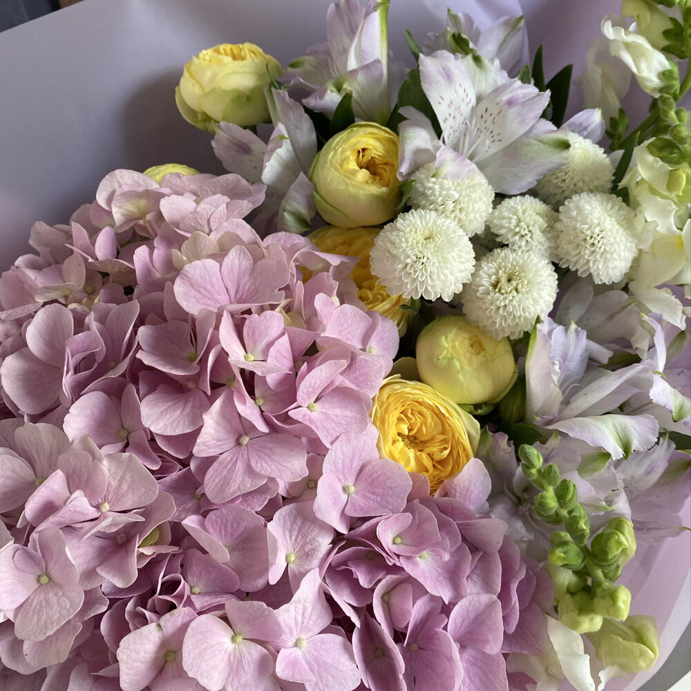 Пышный букет гортензии, кустовой пион.розы, альстромерии🩷🤗🌸