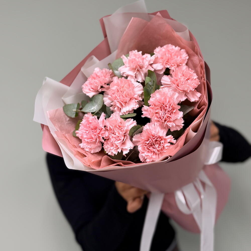🌸 «Пушистое облако: 9 розовых диантусов с эвкалиптом в матовой нежной упаковке» 🌿