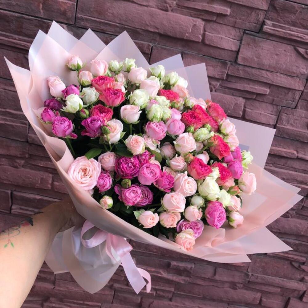 Кустовые розы 19 шт