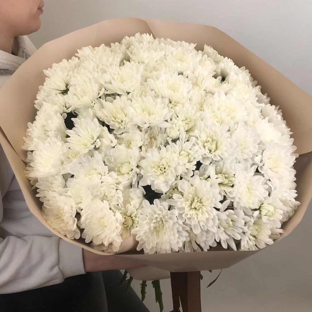 Букет из 31 хризантемы в упаковке