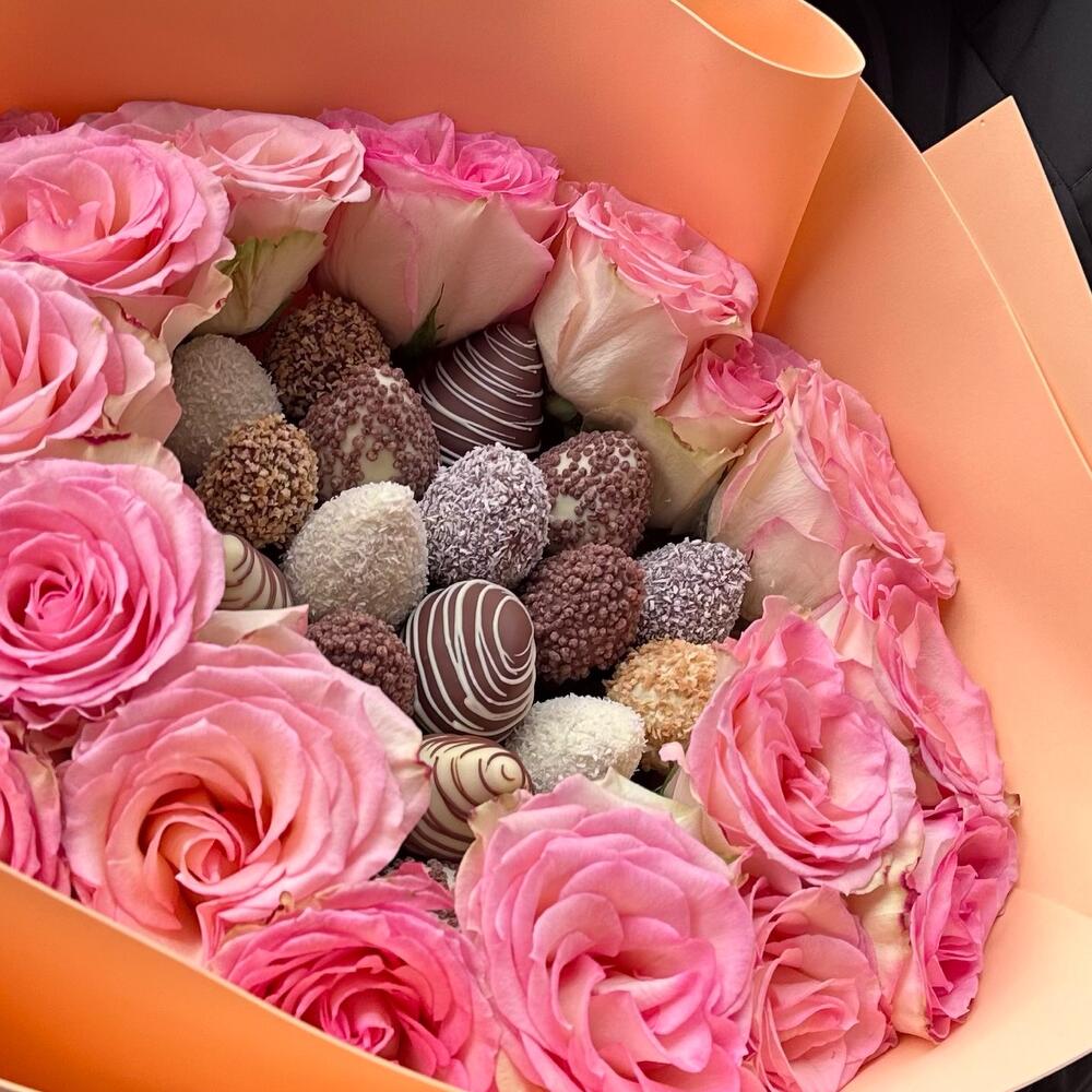 Bouquet LUX with chocolate-covered strawberries