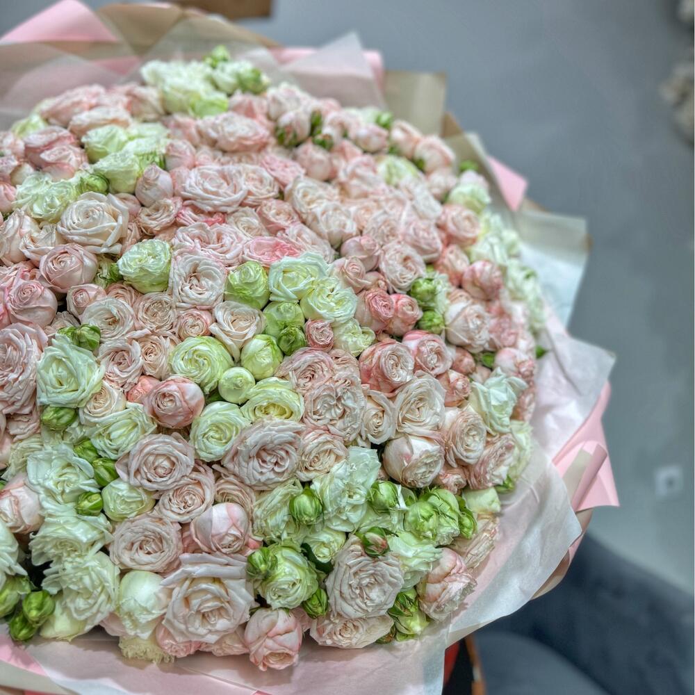 Микс букет из кустовых роз