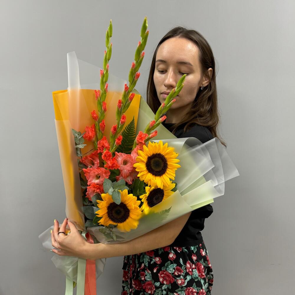 Букет подсолнух и гладиолус💛