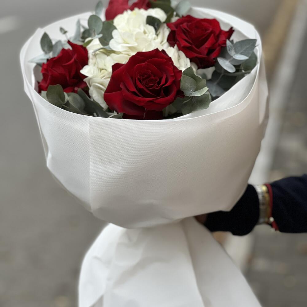 Holland roses and Hydrange bouquet