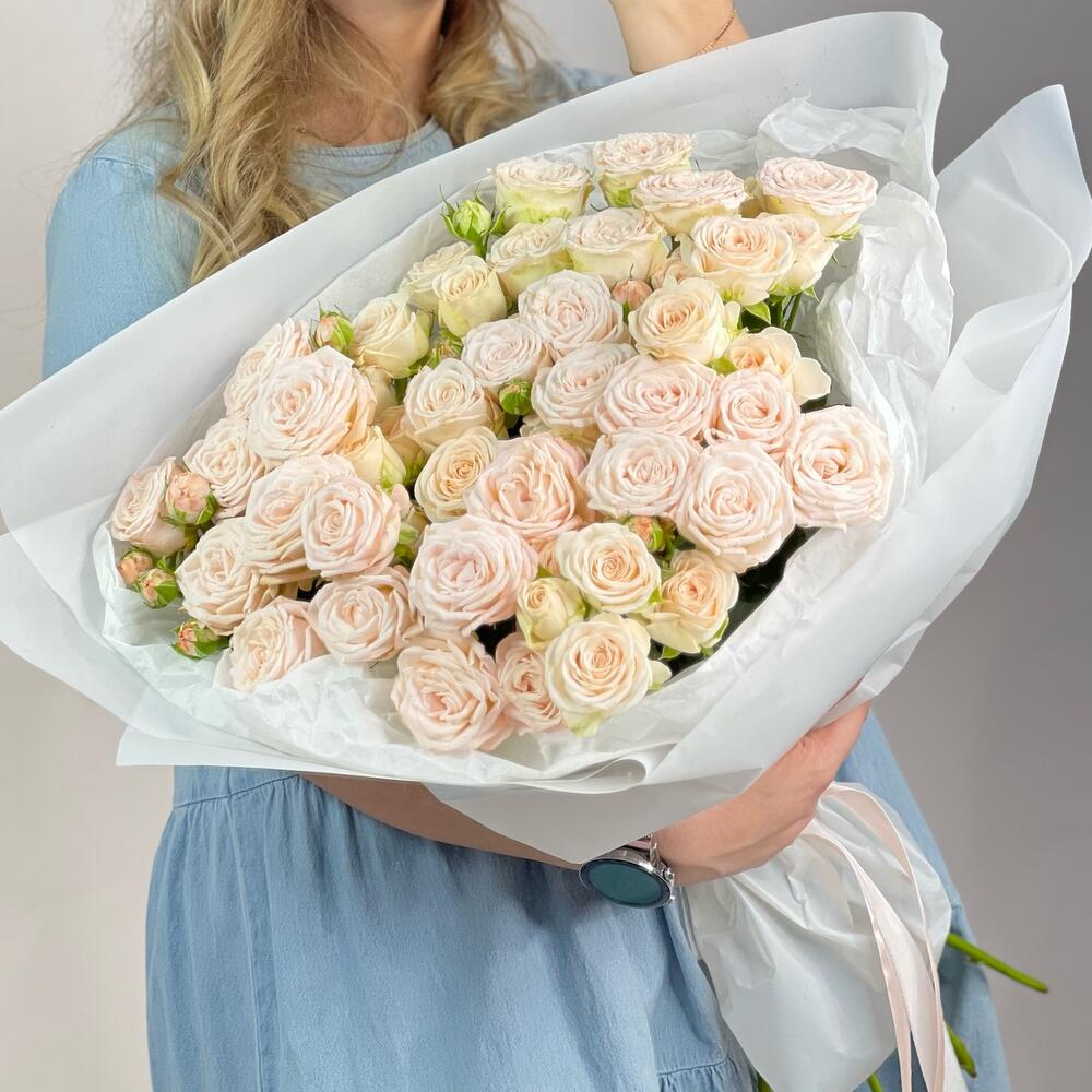 Нежные кустовые розы 11шт